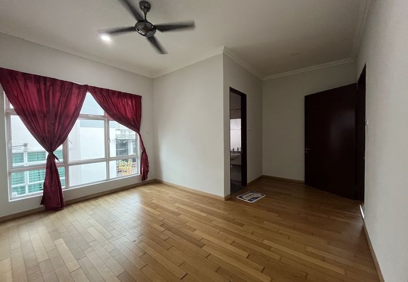 Avenue 4 @ Lake Valley , 3 Sty Semi D [40x80] CORNER,Partly furnish