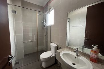 Avenue 4 @ Lake Valley , 3 Sty Semi D [40x80] CORNER,Partly furnish