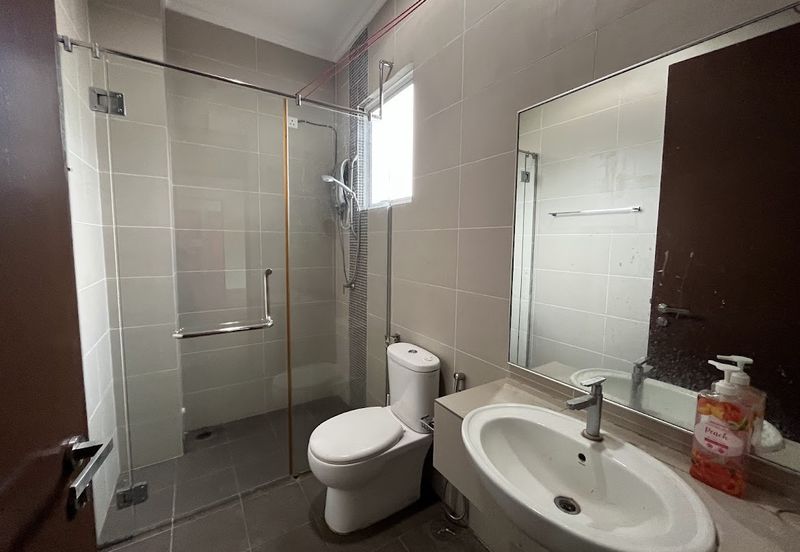 Avenue 4 @ Lake Valley , 3 Sty Semi D [40x80] CORNER,Partly furnish