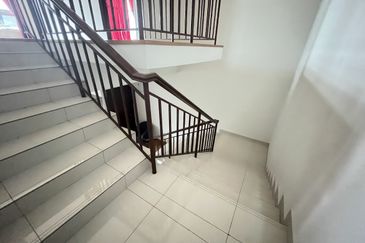 Avenue 4 @ Lake Valley , 3 Sty Semi D [40x80] CORNER,Partly furnish