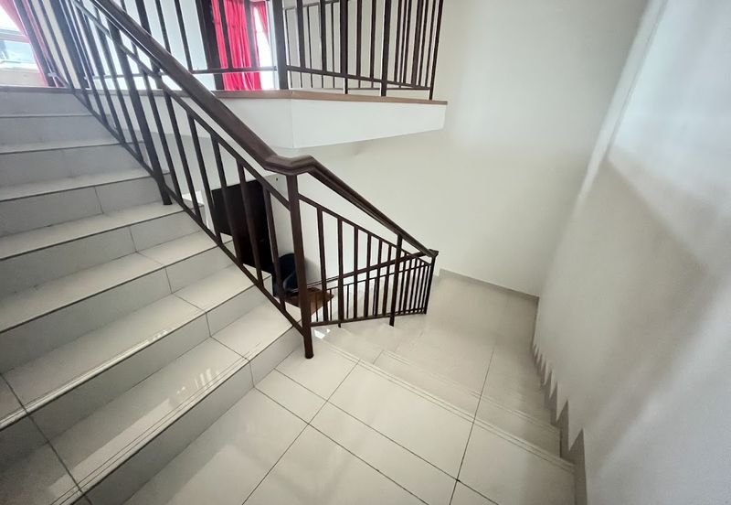 Avenue 4 @ Lake Valley , 3 Sty Semi D [40x80] CORNER,Partly furnish