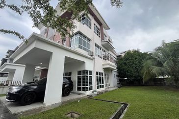 Avenue 4 @ Lake Valley , 3 Sty Semi D [40x80] CORNER,Partly furnish