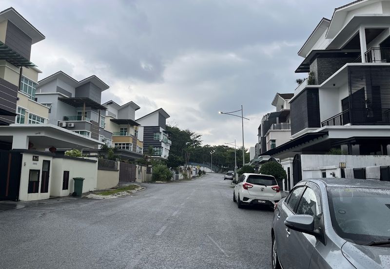 Avenue 4 @ Lake Valley , 3 Sty Semi D [40x80] CORNER,Partly furnish