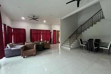 Avenue 4 @ Lake Valley , 3 Sty Semi D [40x80] CORNER,Partly furnish