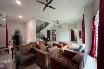 Avenue 4 @ Lake Valley , 3 Sty Semi D [40x80] CORNER,Partly furnish