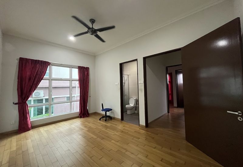 Avenue 4 @ Lake Valley , 3 Sty Semi D [40x80] CORNER,Partly furnish