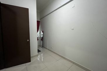 Avenue 4 @ Lake Valley , 3 Sty Semi D [40x80] CORNER,Partly furnish