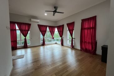 Avenue 4 @ Lake Valley , 3 Sty Semi D [40x80] CORNER,Partly furnish