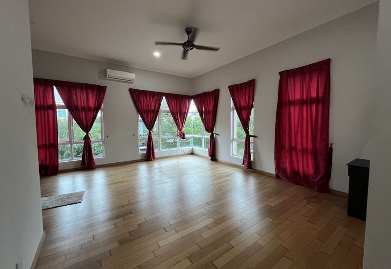 Avenue 4 @ Lake Valley , 3 Sty Semi D [40x80] CORNER,Partly furnish