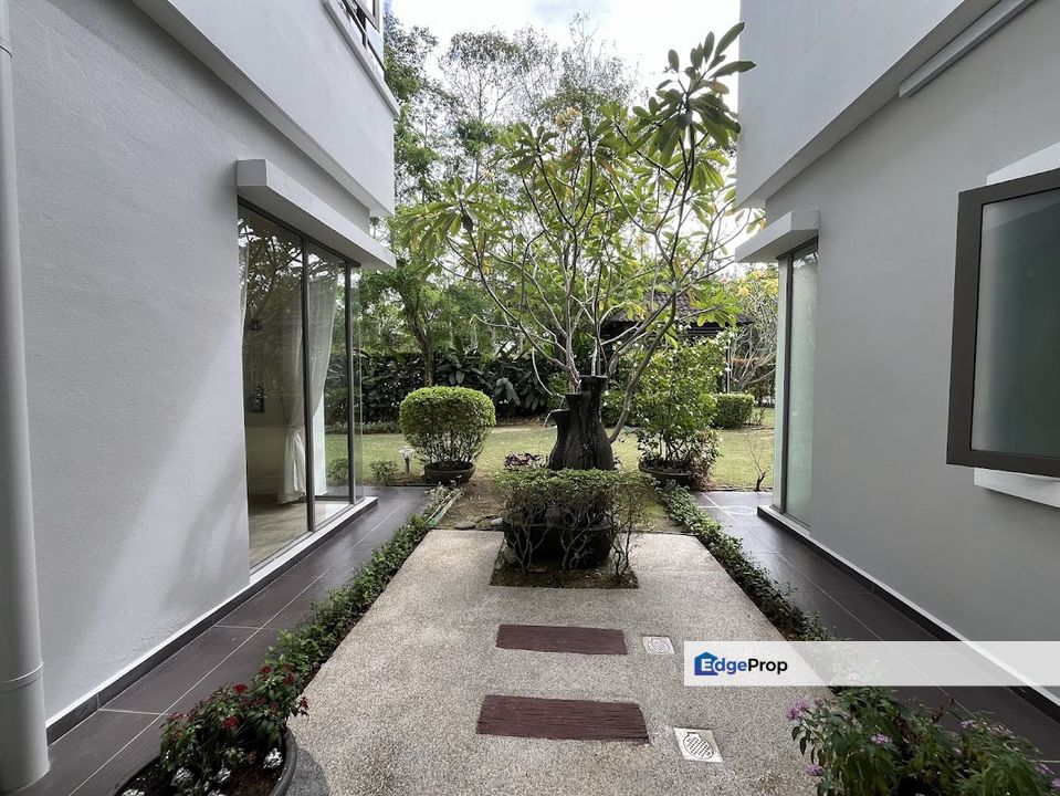 [Corner|Renovated|Big Land 9800 Sqft] Freehold 2 Sty Bungalow, Selangor, Kajang