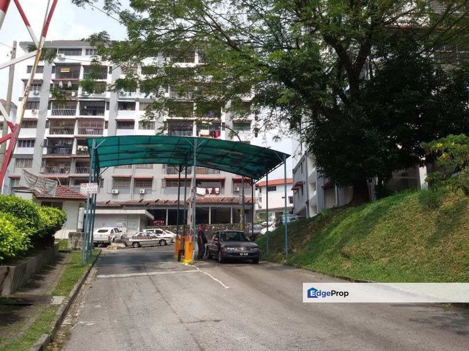 Segar Apartment, P/furnish with security, near Yulek and Leisure Mall, Kuala Lumpur, Cheras