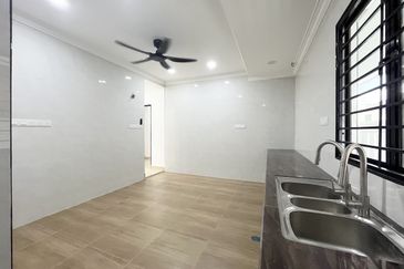 Jalan Suasana, Bandar Tun Hussein Onn