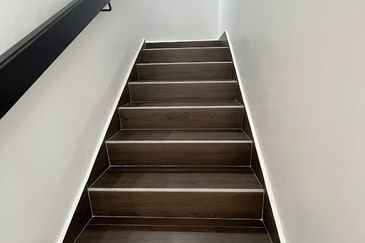 Jalan Suasana, Bandar Tun Hussein Onn