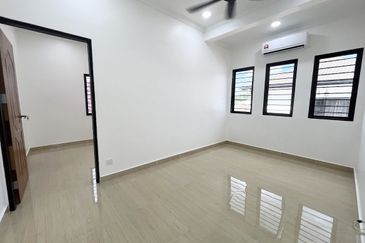 Jalan Suasana, Bandar Tun Hussein Onn