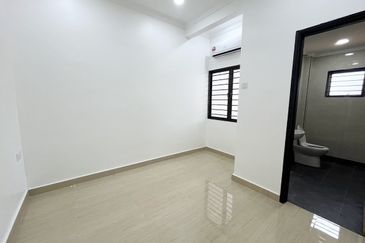 Jalan Suasana, Bandar Tun Hussein Onn