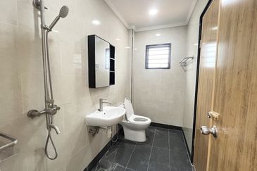 Jalan Suasana, Bandar Tun Hussein Onn