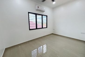 Jalan Suasana, Bandar Tun Hussein Onn