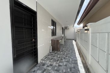 Jalan Suasana, Bandar Tun Hussein Onn