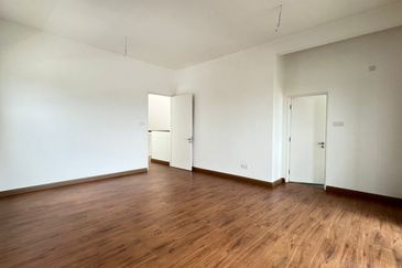 Taman Nadaya 92,Kajang.3 Storey Semi-D[40X90]Freehold,Below market 