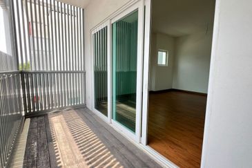 Taman Nadaya 92,Kajang.3 Storey Semi-D[40X90]Freehold,Below market 