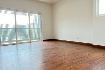 Taman Nadaya 92,Kajang.3 Storey Semi-D[40X90]Freehold,Below market 