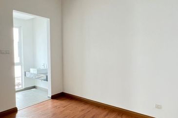 Taman Nadaya 92,Kajang.3 Storey Semi-D[40X90]Freehold,Below market 