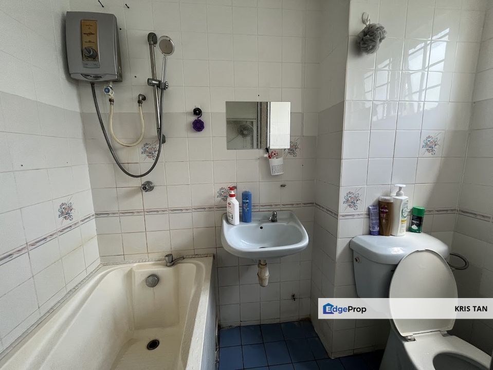 Awana Puri Condominium, Below market,1076 Sqft, Freehold, Near Mrt, Kuala Lumpur, Cheras