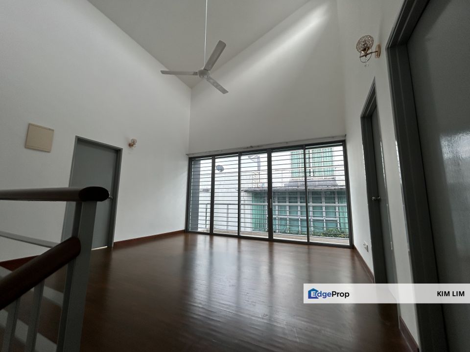 PRICE NEGOTIABLE , End Lot, Freehold, 24 hrs Guarded Security. Unit refurbished and well kept. Must view to offer, Selangor, Ampang