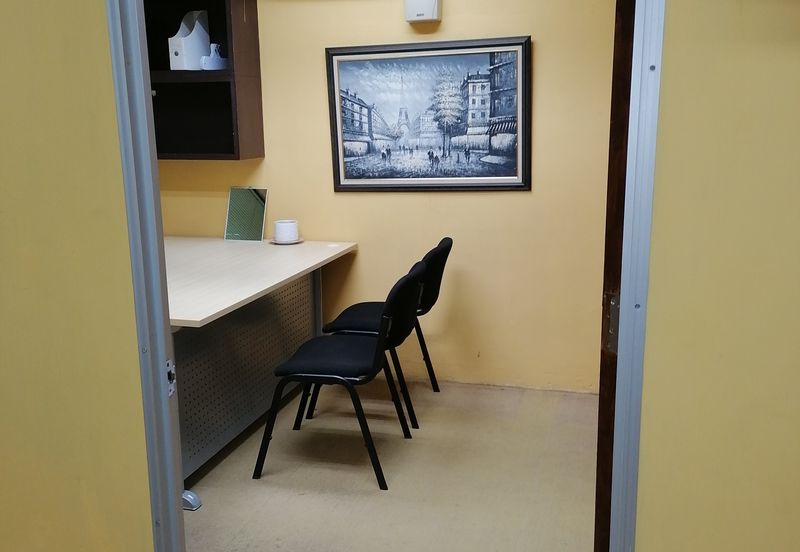 Office room to let