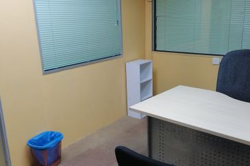 Office room to let