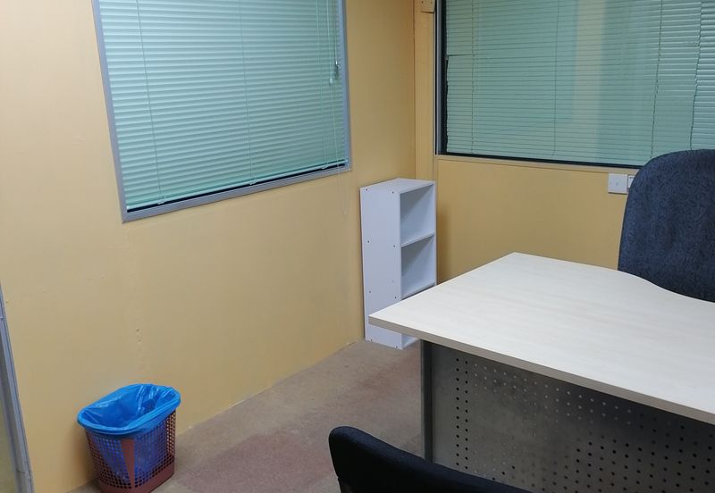 Office room to let