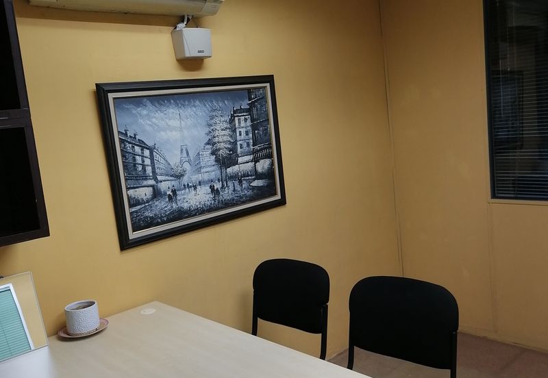 Office room to let