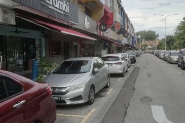 TTDI FIRST FLOOR TO LET