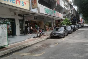 TTDI FIRST FLOOR TO LET