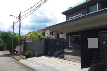 3.209. 2.5-storey bungalow house at perak For Sale