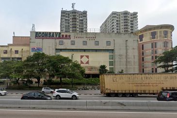 3.229 Mall,Skudai Parade/700ksqft at Johor For Sale