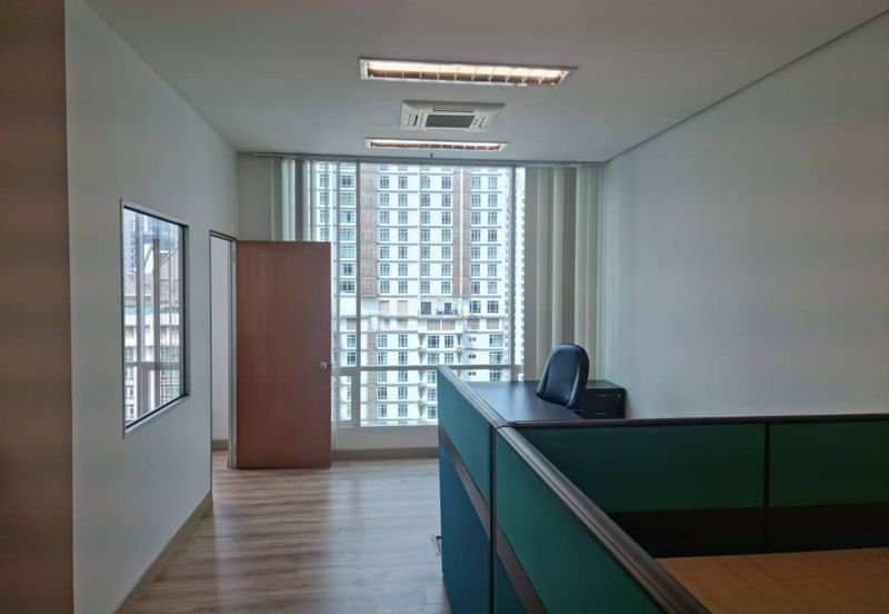 3.234.Office Lots at Soho Suites KLCC KL fully furnished for sale