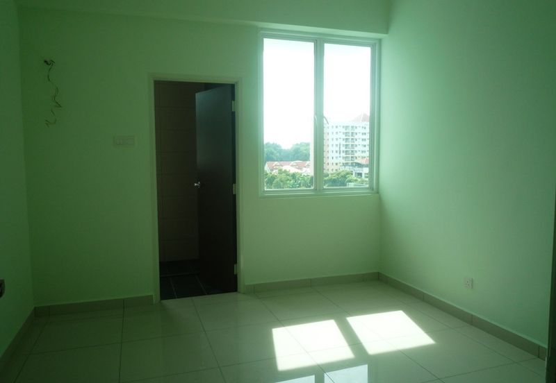 3.248 D'Zone Condo @ Penang Island For Sale