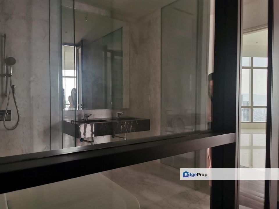 Exclusive 3BR High-Floor Unit • Modern Comfort • Spectacular City Views, Kuala Lumpur, KLCC