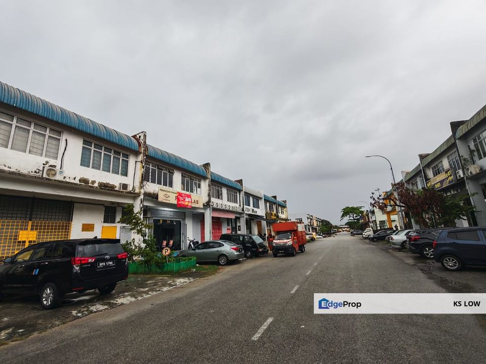 Link Factory for Rent @ Taming Jaya Industrial Area, Balakong | 2,727 sqft Built-Up, Selangor, Balakong