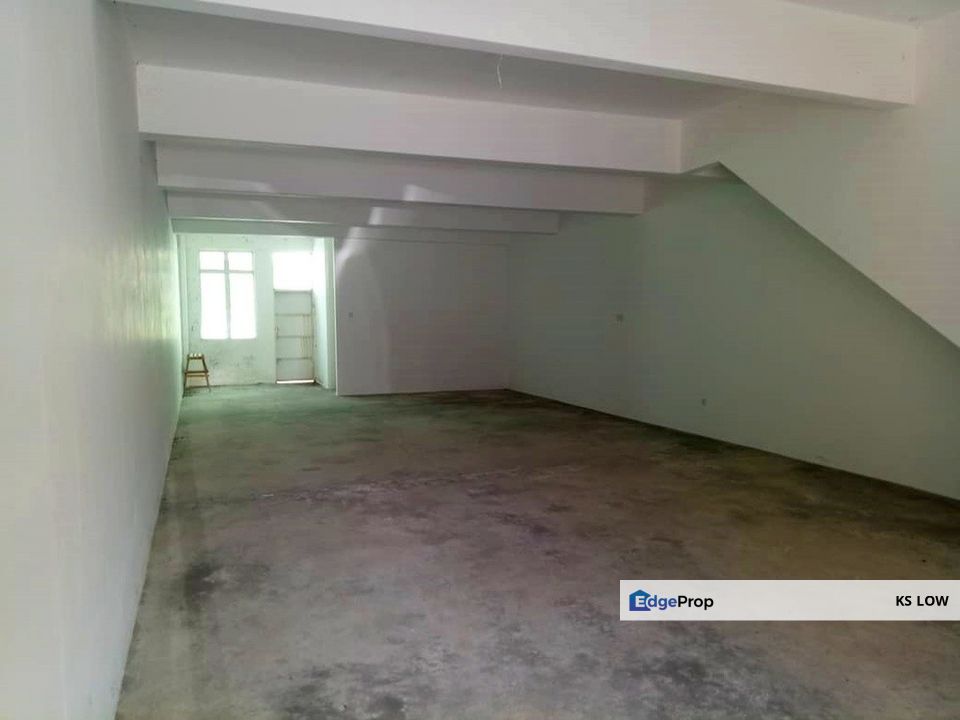 2 UNITS 2-STOREY INTERMEDIATE TERRACE SHOPOFFICE FOR SALE – STATION 18 IPOH (PERAK), Perak, Ipoh