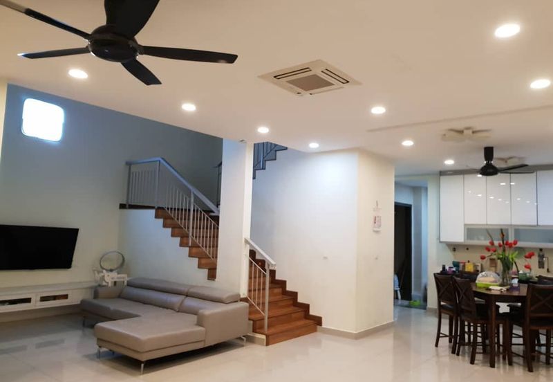 Corner Aster Grove Denai Alam