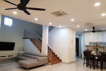 Corner Aster Grove Denai Alam