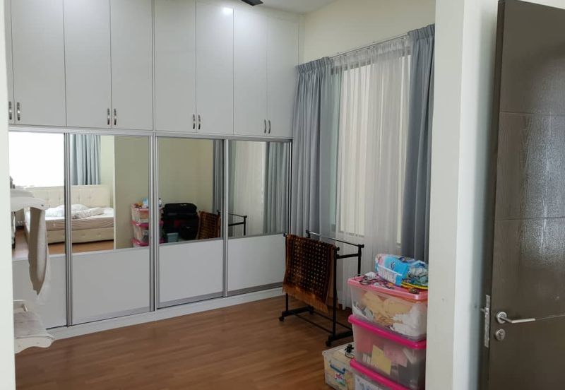 Corner Aster Grove Denai Alam