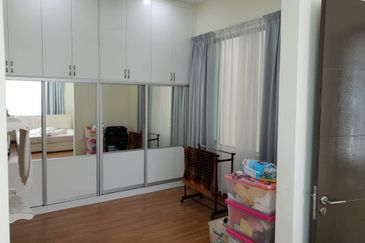 Corner Aster Grove Denai Alam