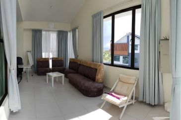 Corner Aster Grove Denai Alam