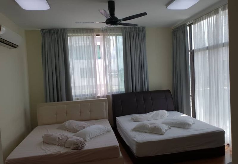 Corner Aster Grove Denai Alam