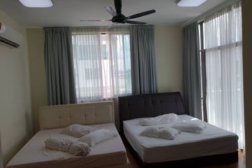 Corner Aster Grove Denai Alam