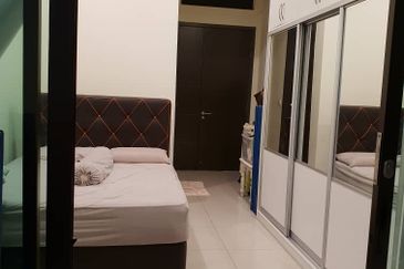 Corner Aster Grove Denai Alam