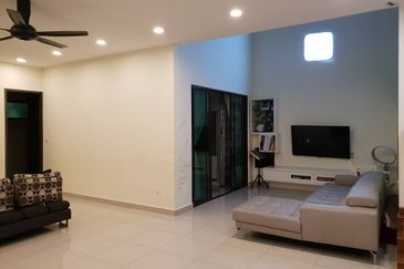 Corner Aster Grove Denai Alam